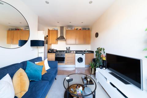 1 bedroom flat to rent, Fulham Park Gardens, London SW6