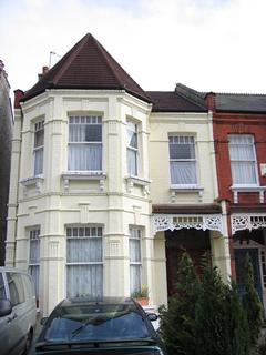 2 bedroom flat to rent, Grovelands Road, Palmers Green N13