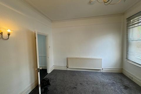 2 bedroom flat to rent, Grovelands Road, Palmers Green N13