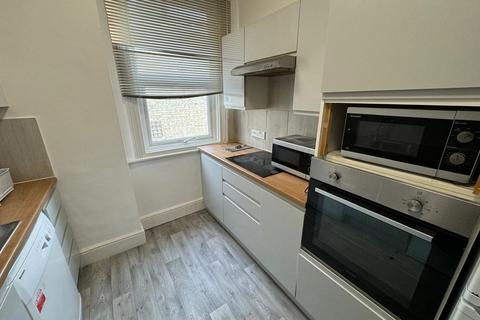 2 bedroom flat to rent, Grovelands Road, Palmers Green N13