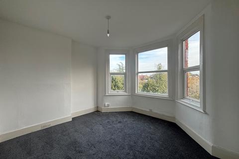 2 bedroom flat to rent, Grovelands Road, Palmers Green N13