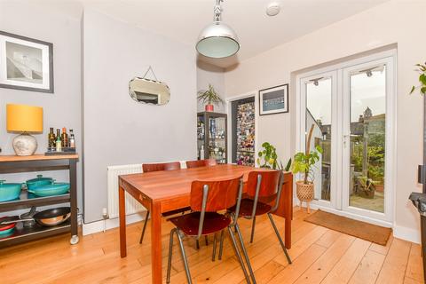 7 Greenfield Road, Folkestone, CT19 6EP