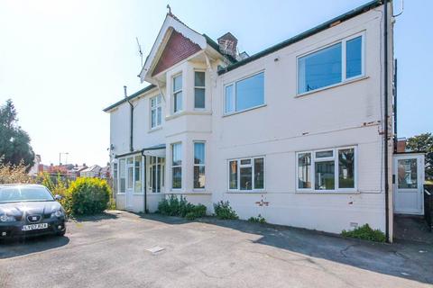 2 bedroom flat to rent, Southbourne Road, Southbourne, Bournemouth