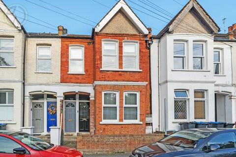 3 bedroom flat for sale, Byegrove Road, Colliers Wood SW19