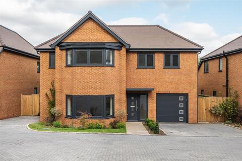 4 bedroom detached house for sale, Chartland Close, Great Bookham