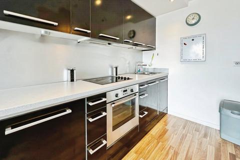 2 bedroom flat to rent, West Point, Wellington Street, Leeds, LS1
