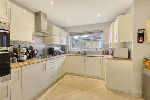 4 bedroom semi-detached house for sale, School Avenue, Basildon SS15