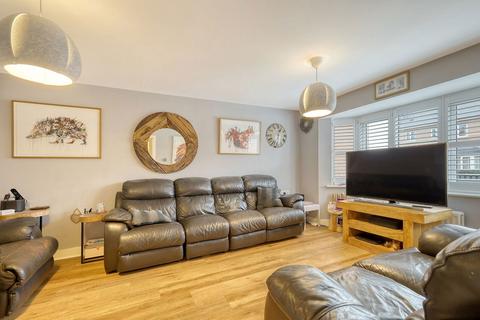 4 bedroom semi-detached house for sale, School Avenue, Basildon SS15