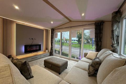 2 bedroom lodge for sale, Beauport Holiday Park