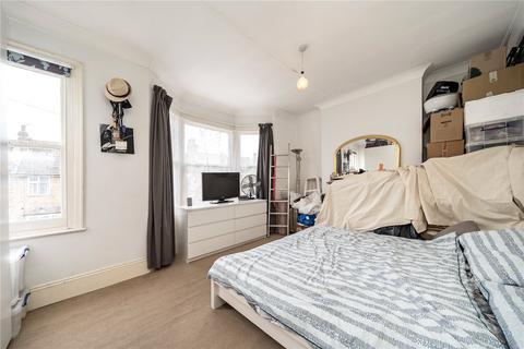 71 Swallowfield Road, London, SE7 7NT