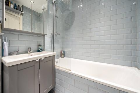 71 Swallowfield Road, London, SE7 7NT