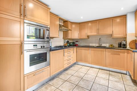 2 bedroom apartment for sale, Florence Way, Knaphill, Woking, Surrey, GU21