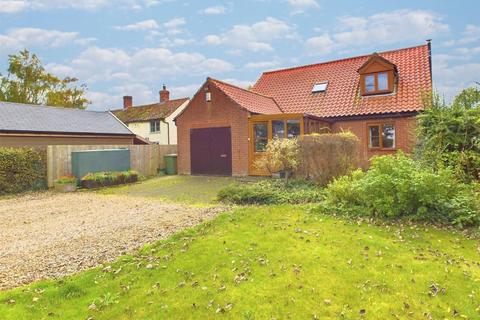 3 bedroom chalet for sale, Foxley Rd, Themelthorpe, Norwich