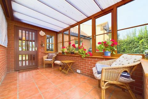 3 bedroom chalet for sale, Foxley Rd, Themelthorpe, Norwich