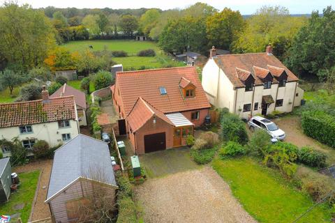 3 bedroom chalet for sale, Foxley Rd, Themelthorpe, Norwich