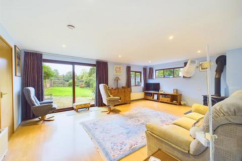 3 bedroom chalet for sale, Foxley Rd, Themelthorpe, Norwich