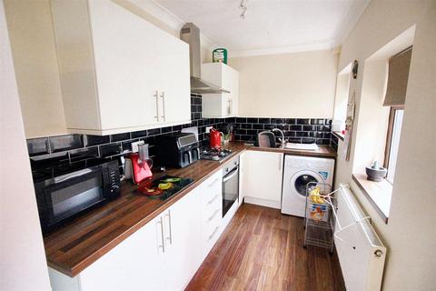 2 bedroom terraced house for sale, Halls Road