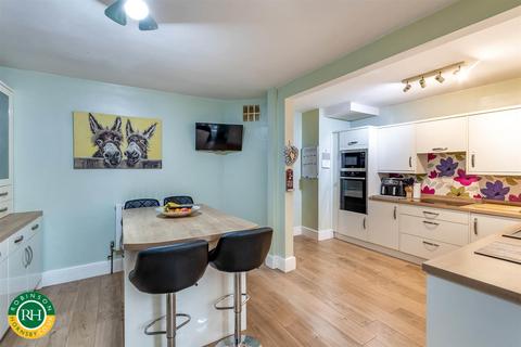 37 Harrowden Road, Wheatley, Doncaster, DN2 4EL
