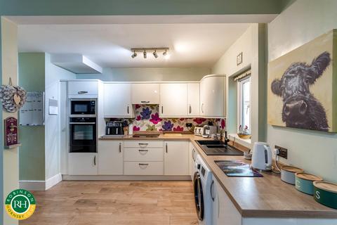 37 Harrowden Road, Wheatley, Doncaster, DN2 4EL
