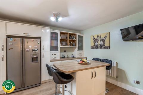 37 Harrowden Road, Wheatley, Doncaster, DN2 4EL
