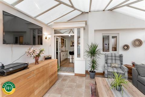 37 Harrowden Road, Wheatley, Doncaster, DN2 4EL
