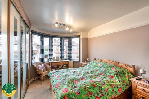 37 Harrowden Road, Wheatley, Doncaster, DN2 4EL