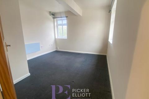 3 bedroom flat to rent, Hollycroft, Hinckley LE10