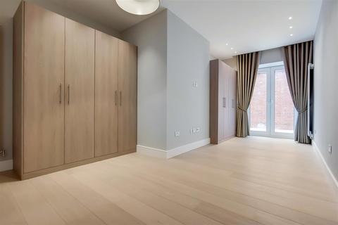 3 bedroom flat to rent, Fitzjohns Avenue, Hampstead NW3