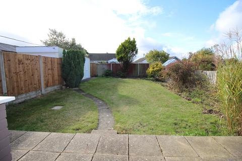 2 bedroom bungalow to rent, Merrilees Crescent, Holland-on-Sea, Clacton-on-Sea