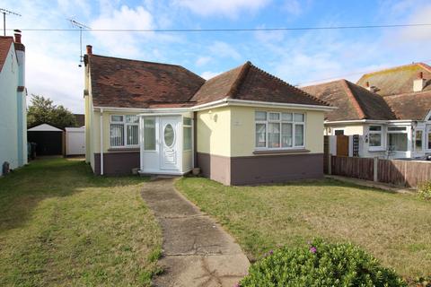 2 bedroom bungalow to rent, Merrilees Crescent, Holland-on-Sea, Clacton-on-Sea