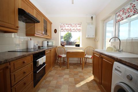 2 bedroom bungalow to rent, Merrilees Crescent, Holland-on-Sea, Clacton-on-Sea