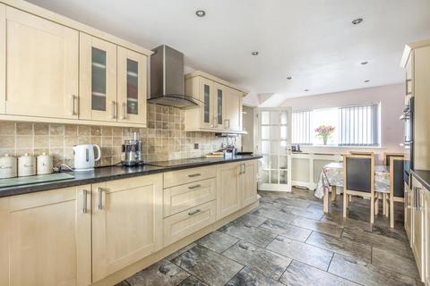 3 bedroom semi-detached house for sale, Banbury,  Oxfordshire,  OX16