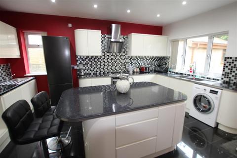 1 bedroom in a house share to rent, Coniston Grove, Heaton,  Bradford