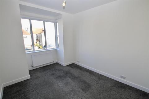 2 bedroom flat to rent, North Street, Leigh-On-Sea, Essex