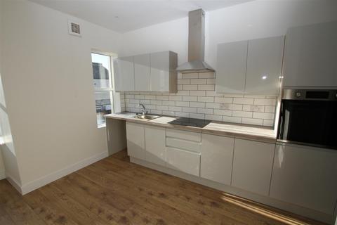 2 bedroom flat to rent, North Street, Leigh-On-Sea, Essex