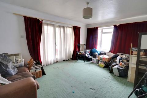 2 bedroom ground floor flat for sale, LONDON ROAD, WATERLOOVILLE