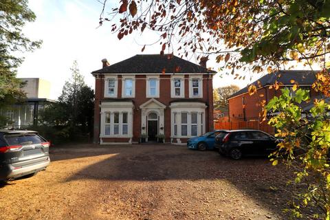 2 bedroom ground floor flat for sale, LONDON ROAD, WATERLOOVILLE