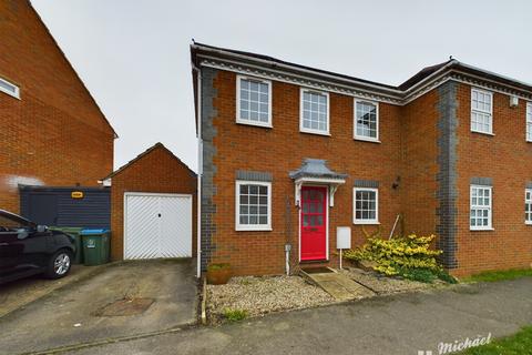 2 bedroom semi-detached house for sale, Lark Vale, Aylesbury