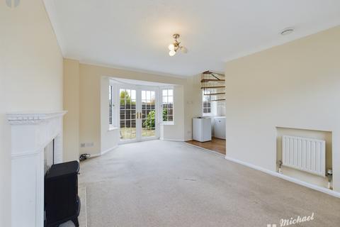 2 bedroom semi-detached house for sale, Lark Vale, Aylesbury