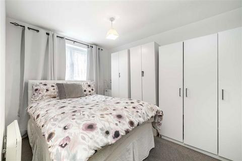 1 bedroom flat for sale, Woodrush Close, London SE14