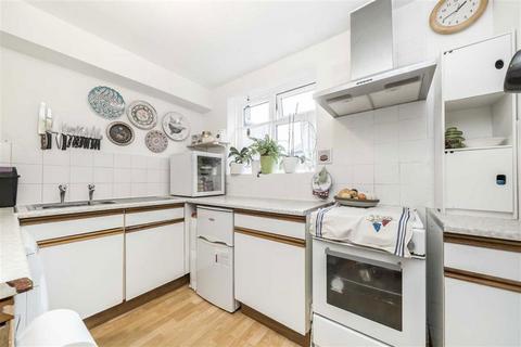 1 bedroom flat for sale, Woodrush Close, London SE14