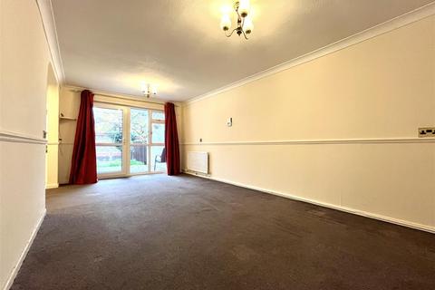 2 bedroom maisonette to rent, Guiver Court, Kennedy Close, Cheshunt