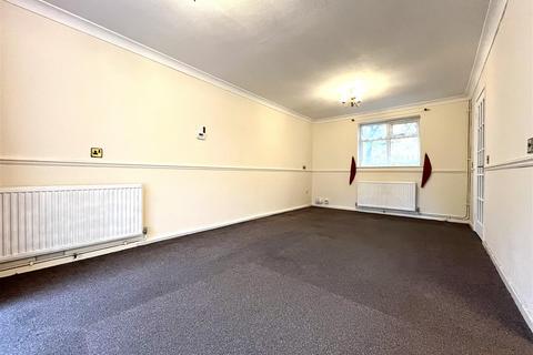 2 bedroom maisonette to rent, Guiver Court, Kennedy Close, Cheshunt