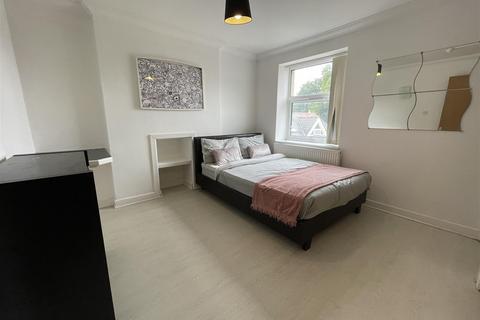 3 bedroom apartment to rent, Richmond Road, Cardiff