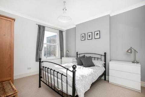 2 bedroom apartment to rent, Queenswood Road, London