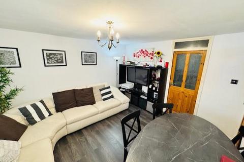 2 bedroom terraced house for sale, Channel Close, Hounslow