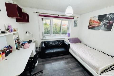 2 bedroom terraced house for sale, Channel Close, Hounslow