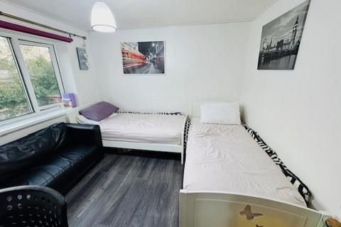 2 bedroom terraced house for sale, Channel Close, Hounslow