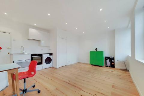 Studio to rent, Colebrooke Row, Islington, London, N1