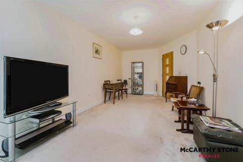 1 bedroom apartment for sale, Roslyn Court, Lisle Lane, Ely, Cambridgeshire, CB7 4FA